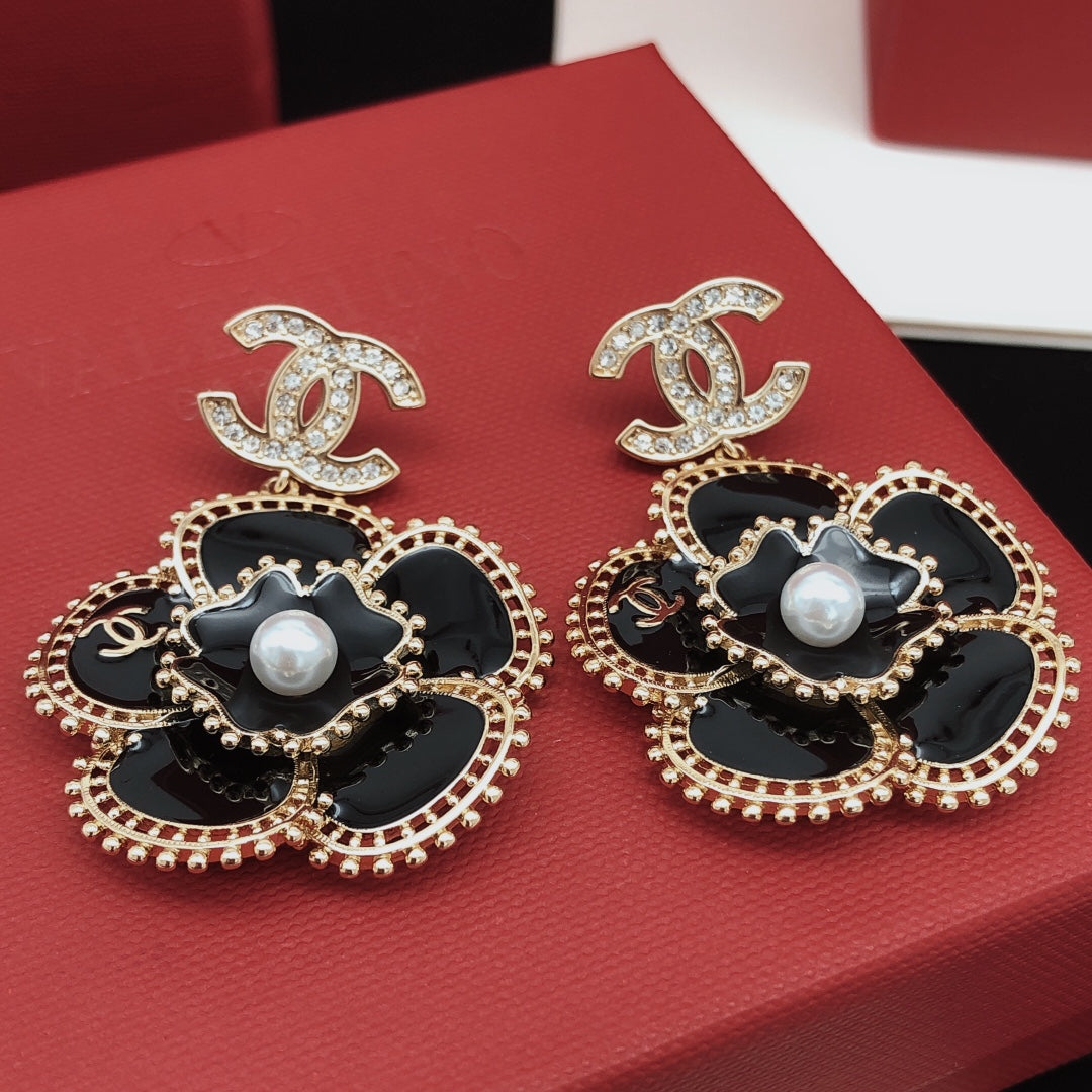 Chanel Camellia Diamond Earrings - 18K Yellow Gold
