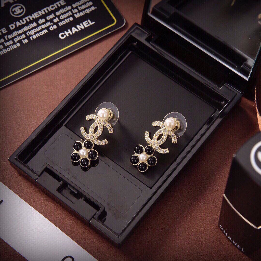 Chanel Butterfly Pendant Earrings - 18K Yellow Gold
