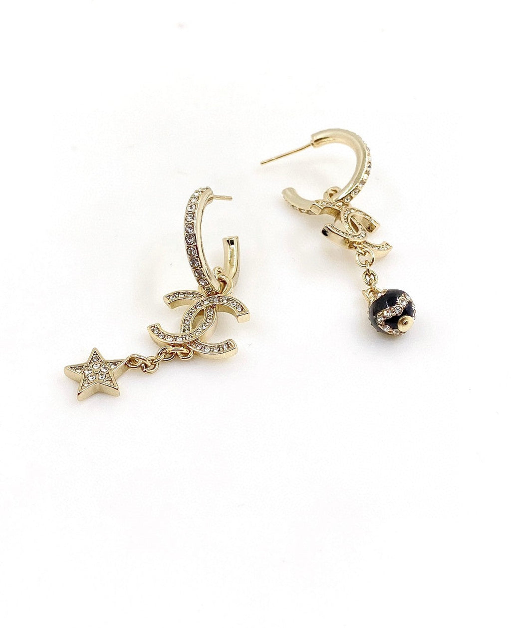 Chanel Pearl Long Pendant Earrings - 18K Yellow Gold