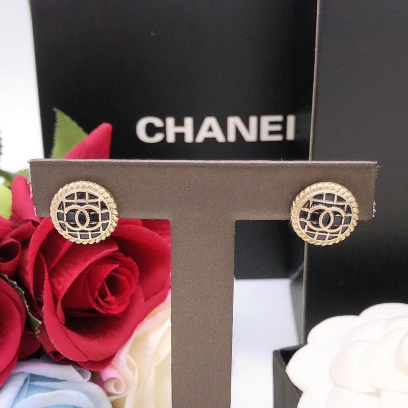 Chanel Black & Gold Round Earrings - 18K Yellow Gold