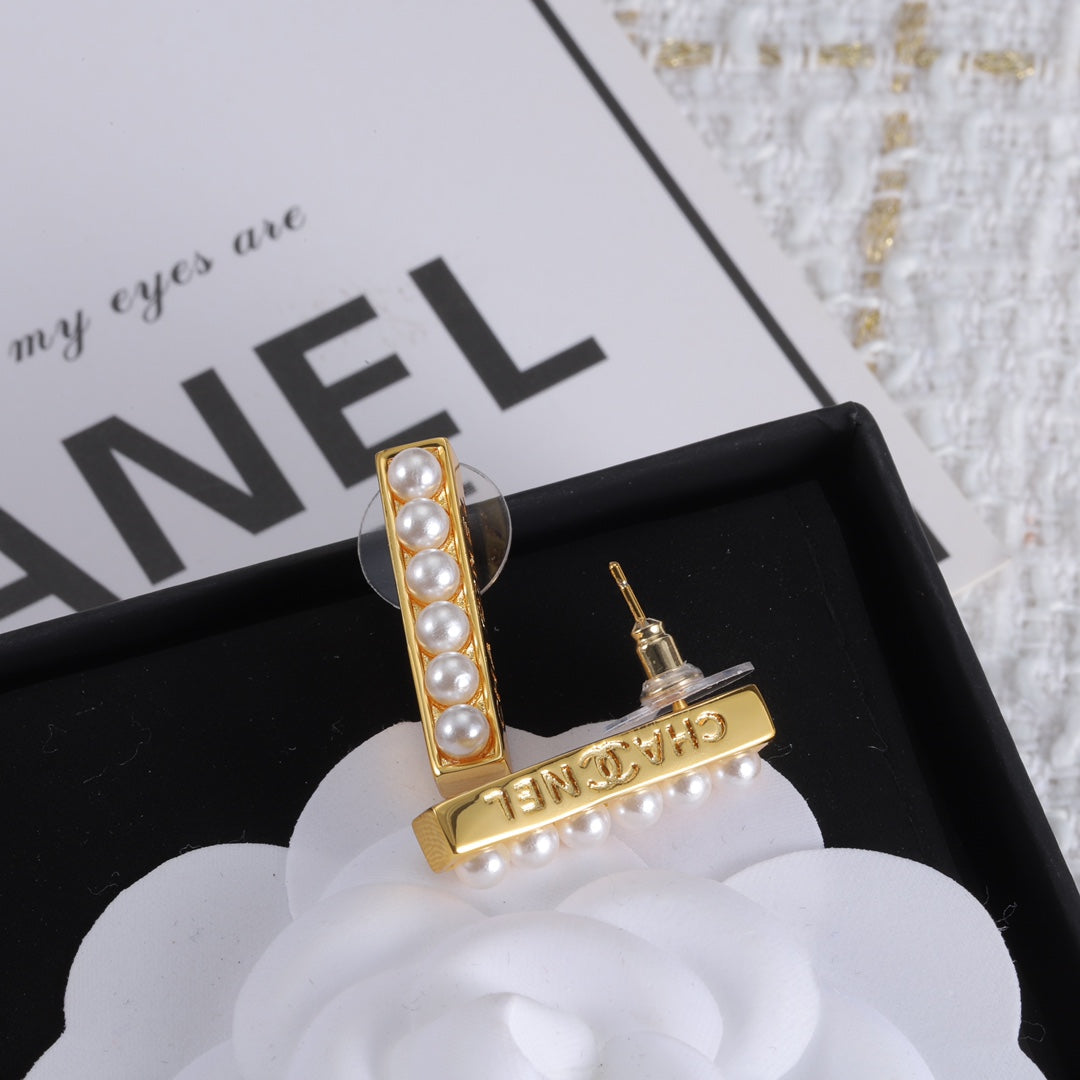Chanel Pearl Earrings - 18K Yellow Gold