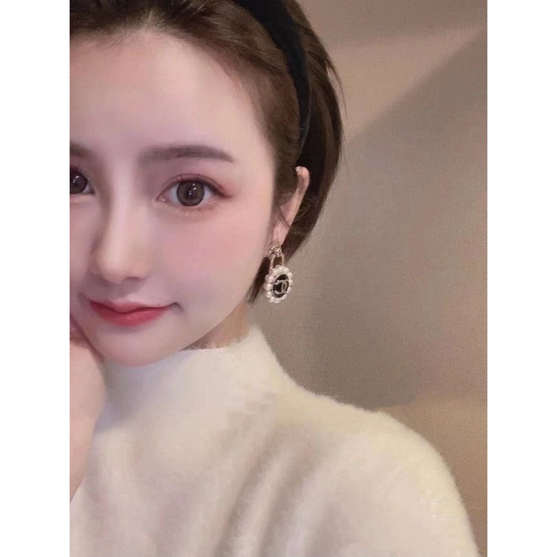 Chanel Pearl Earrings - 3 cm Height - 18K Yellow Gold