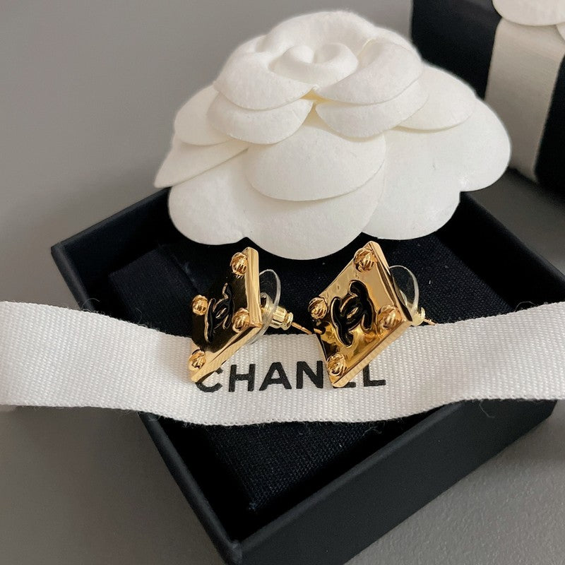 Chanel Black Gold Square Earrings - 2 cm Height - 18K Yellow Gold