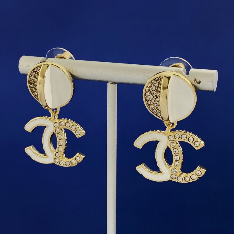 Chanel Half Diamond Earrings - 18K Yellow Gold