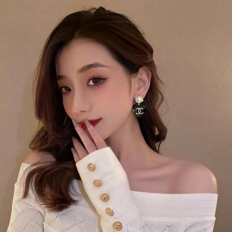Chanel Black Heart Earrings - 18K Yellow Gold