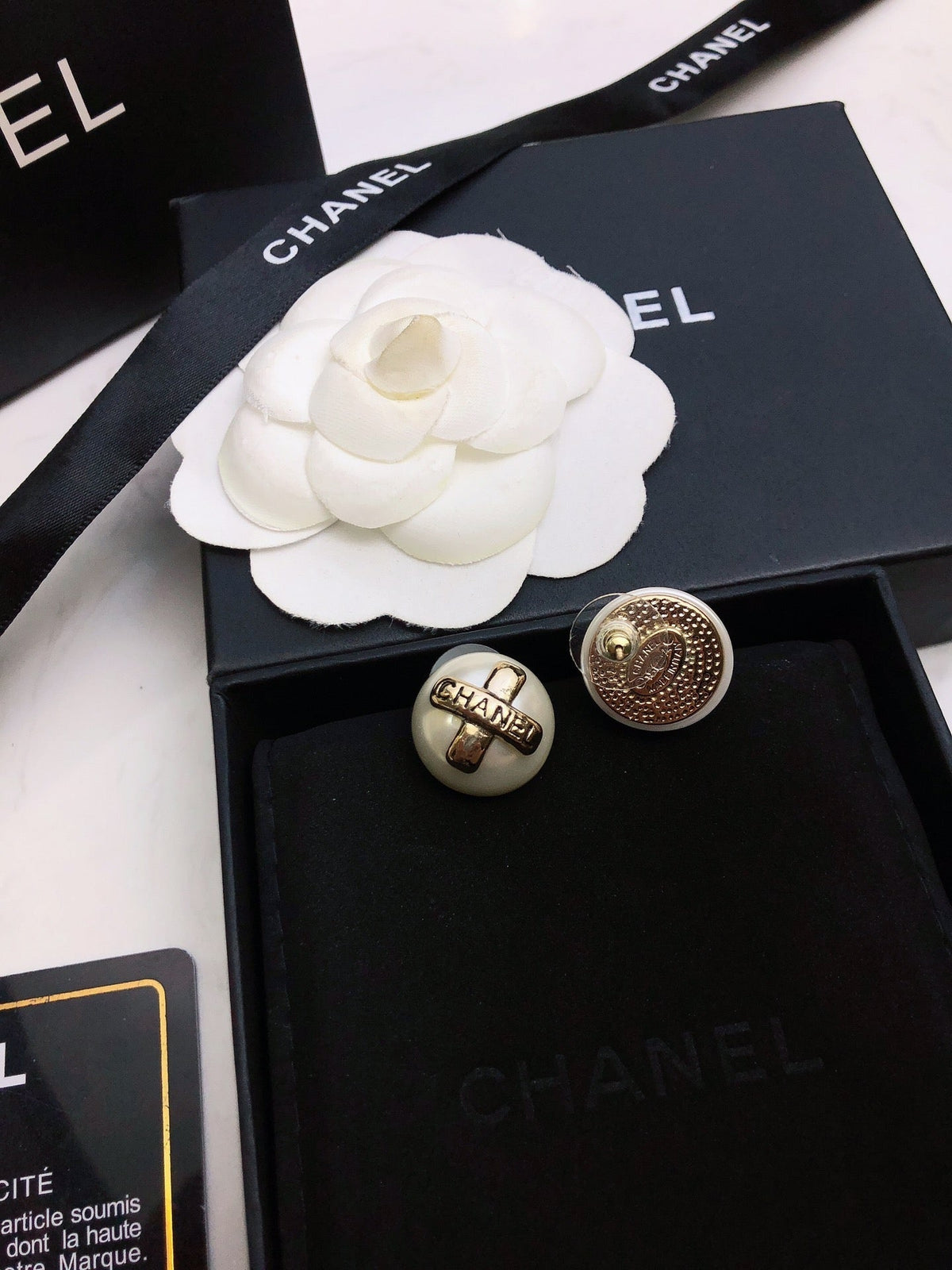 Chanel Pearl Earrings - 18K Yellow Gold