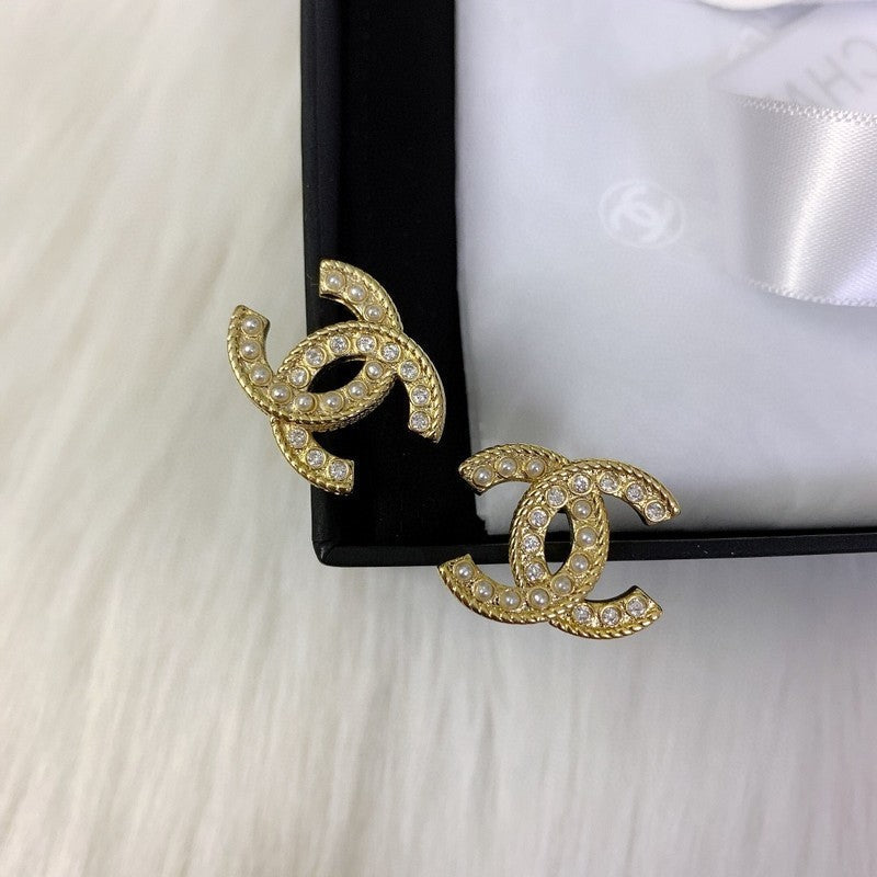 Chanel Pearl Earrings - 1.85 cm Height - 18K Yellow Gold