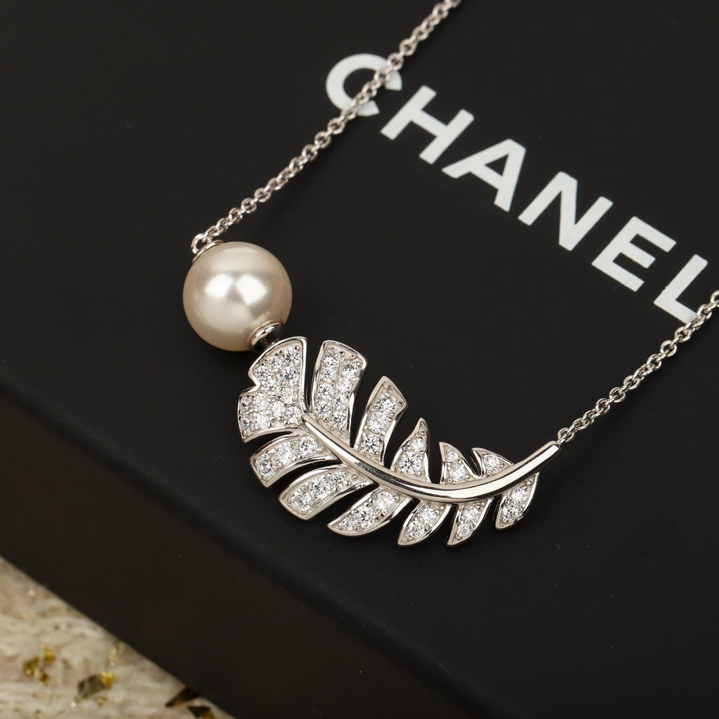 Chanel Plume De Necklace