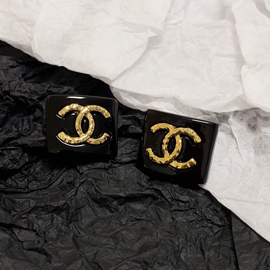 Chanel Black Resin Square Earrings - 18K Yellow Gold