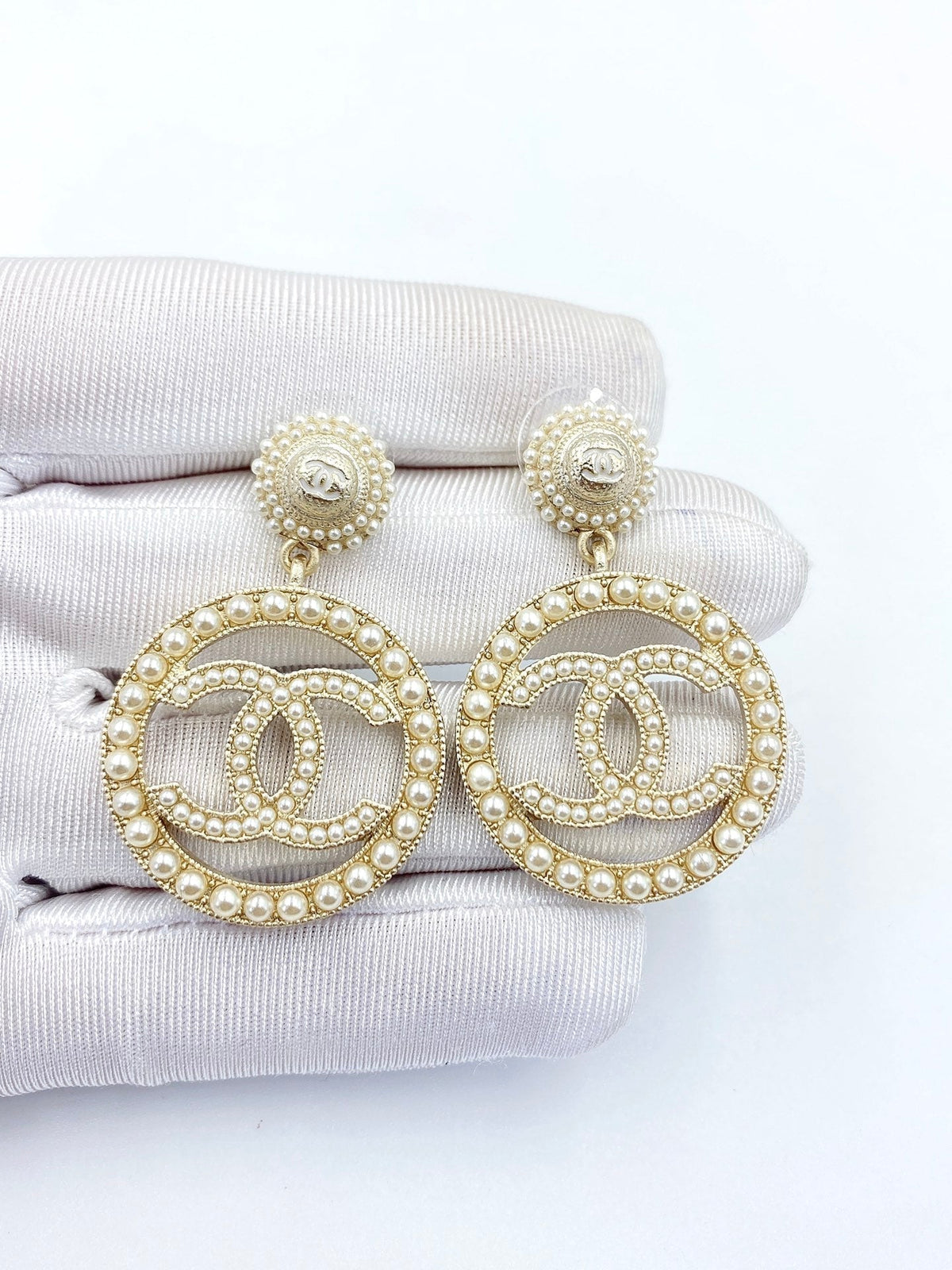 Chanel Pearl Earrings - 18K Yellow Gold