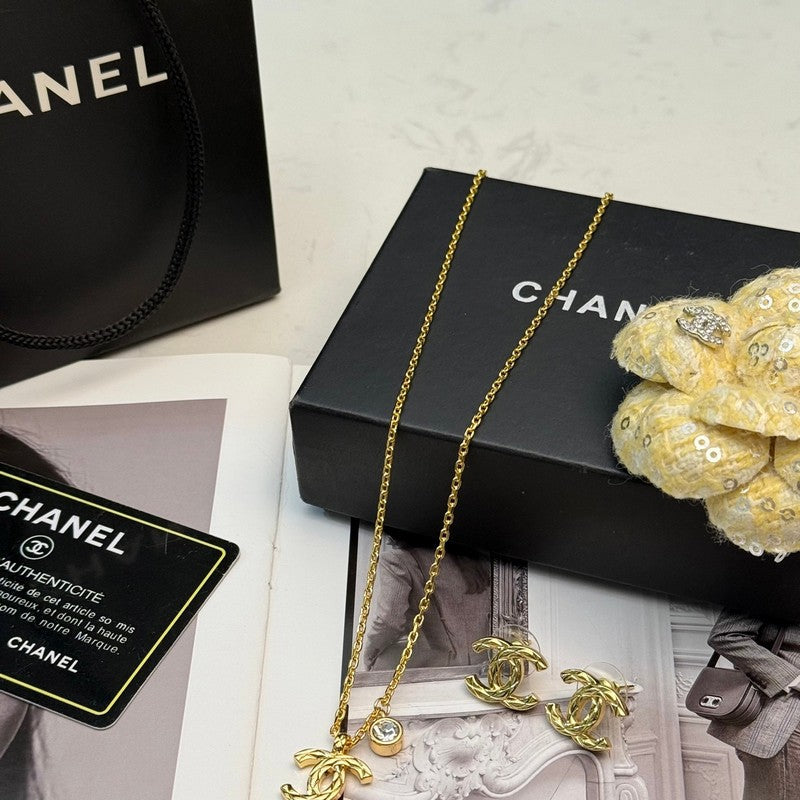 Chanel 26P Diamond Gold Necklace