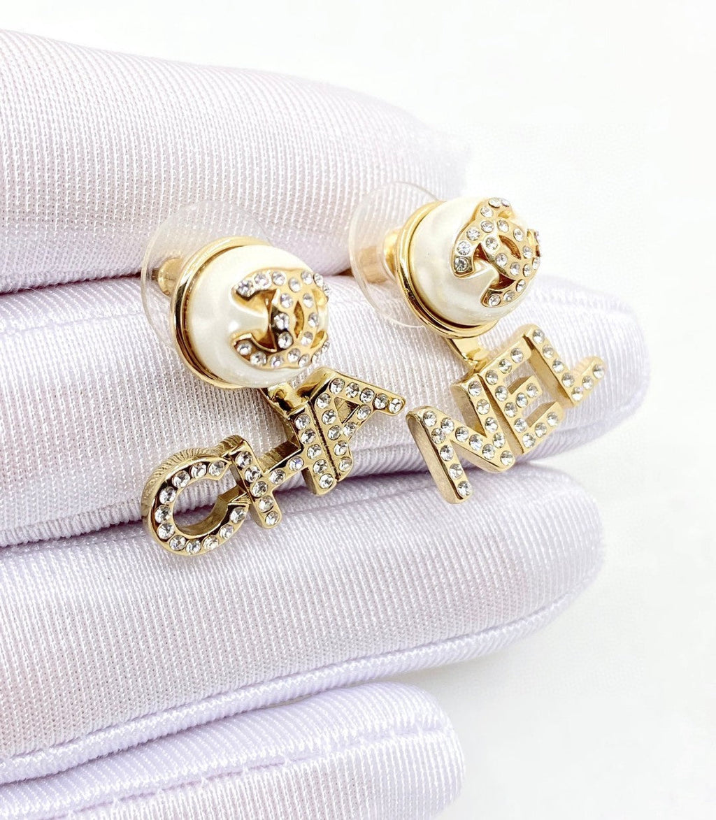 Chanel Diamonds Script Earrings - 18K Yellow Gold