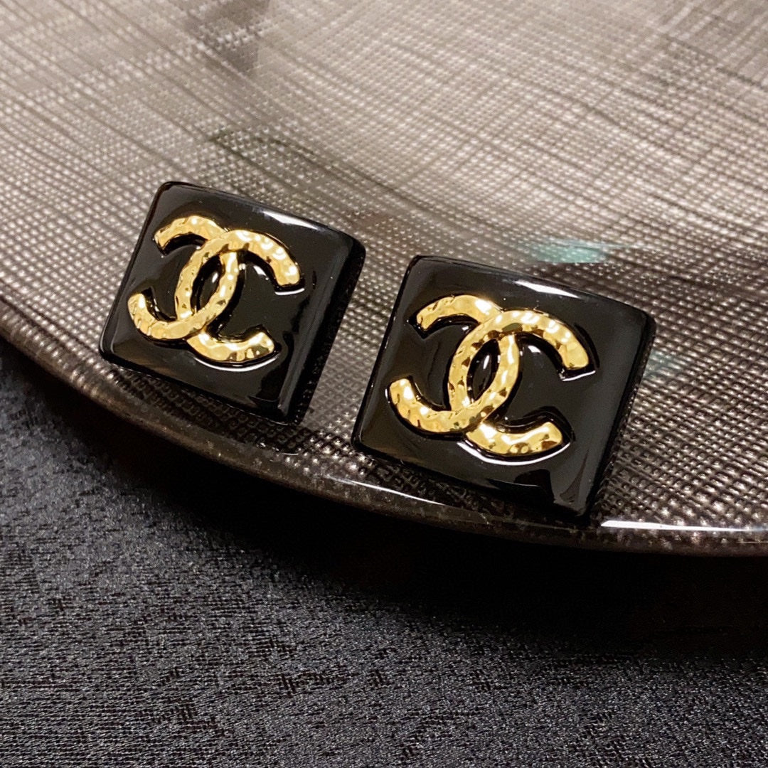 Chanel Black Resin Square Earrings - 18K Yellow Gold
