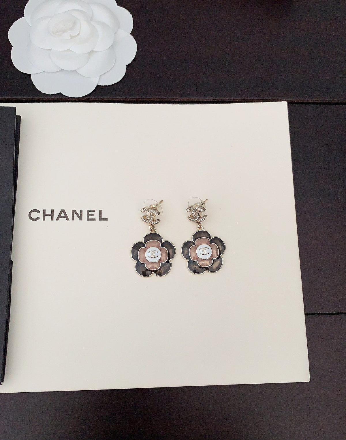 Chanel Flower Pendant Earrings - 18K Yellow Gold