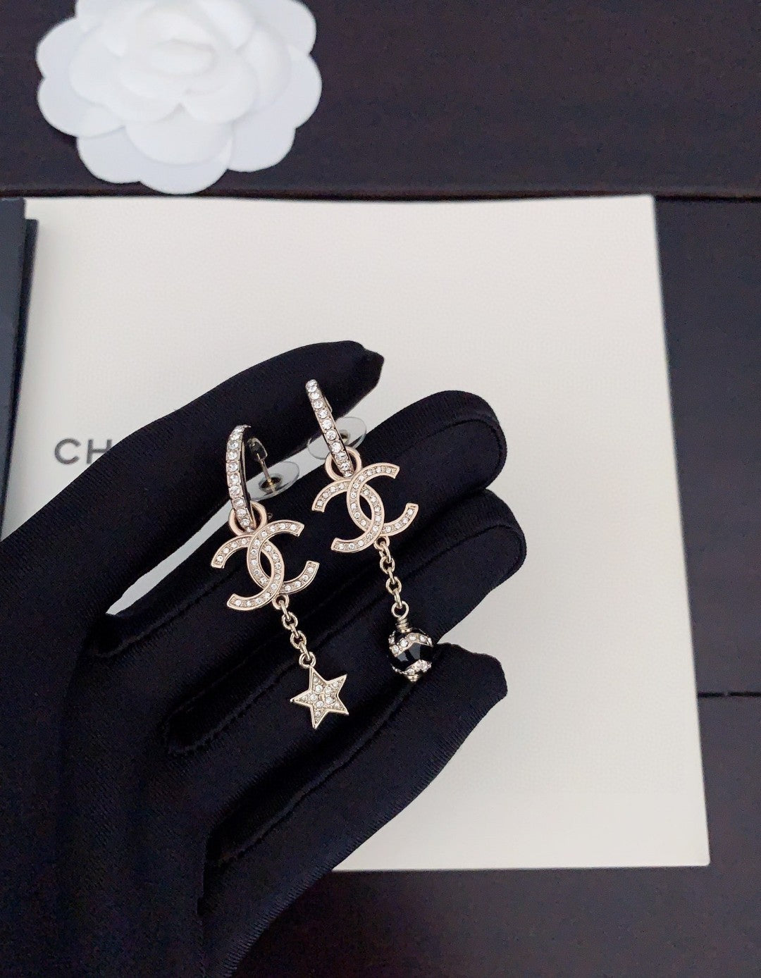 Chanel Pearl Long Pendant Earrings - 18K Yellow Gold