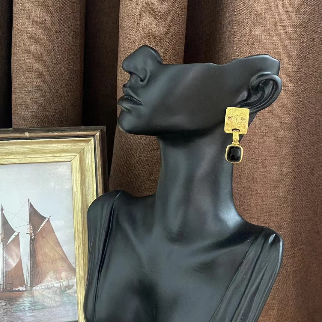 Chanel Black Pearl Earrings - 18K Yellow Gold