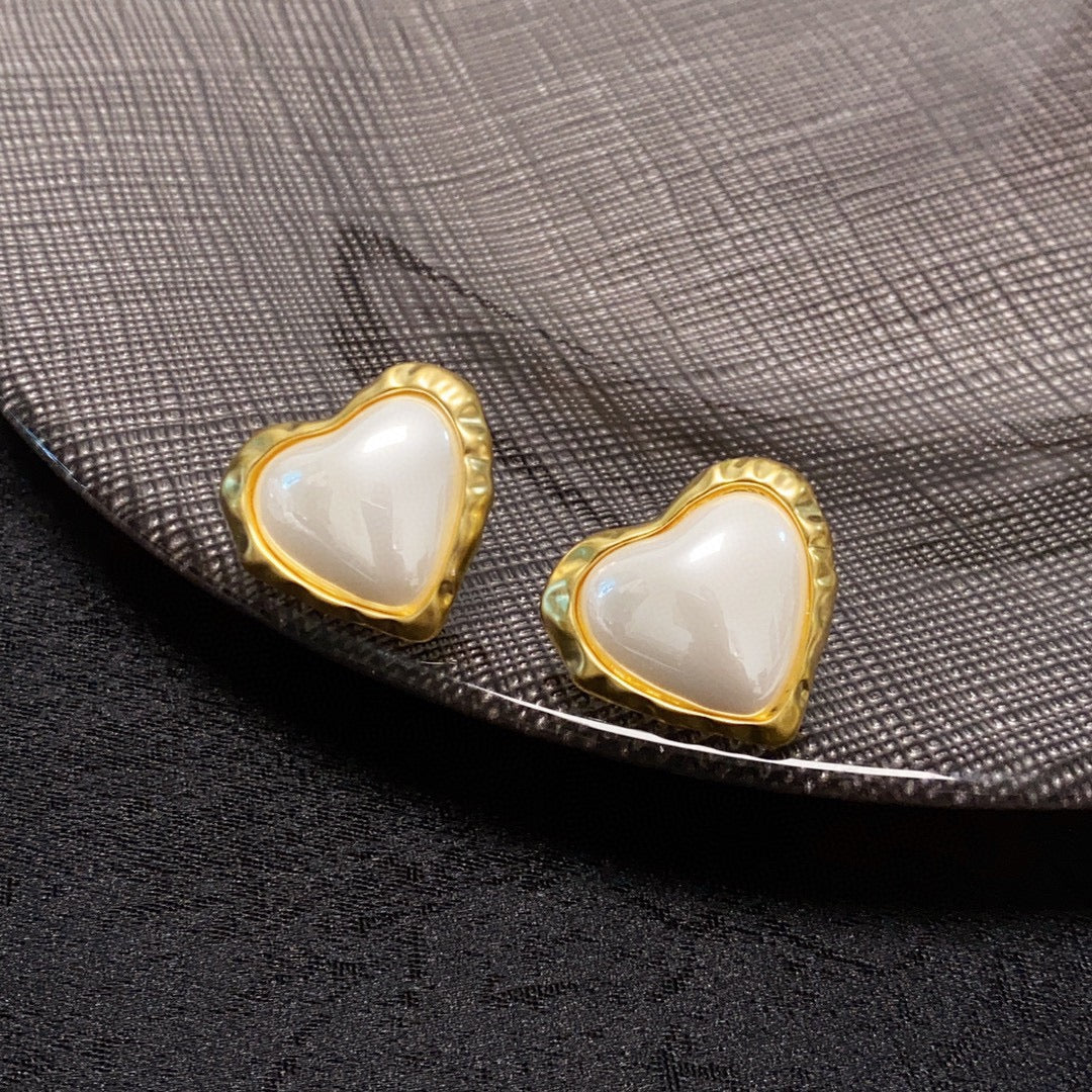 Chanel Heart Pearl Earrings - 18K Yellow Gold