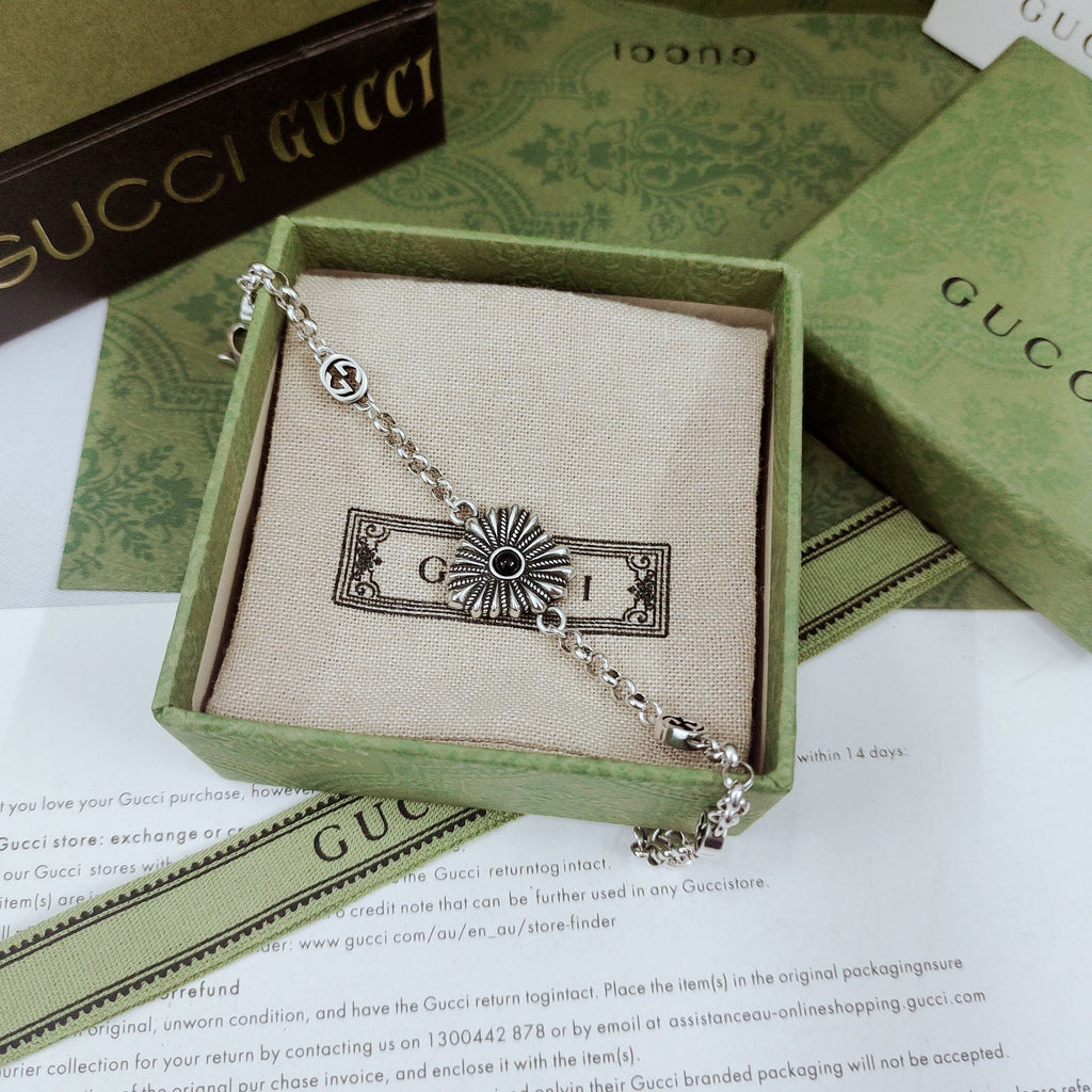 Gucci Double G Interlocking G Heart Necklace