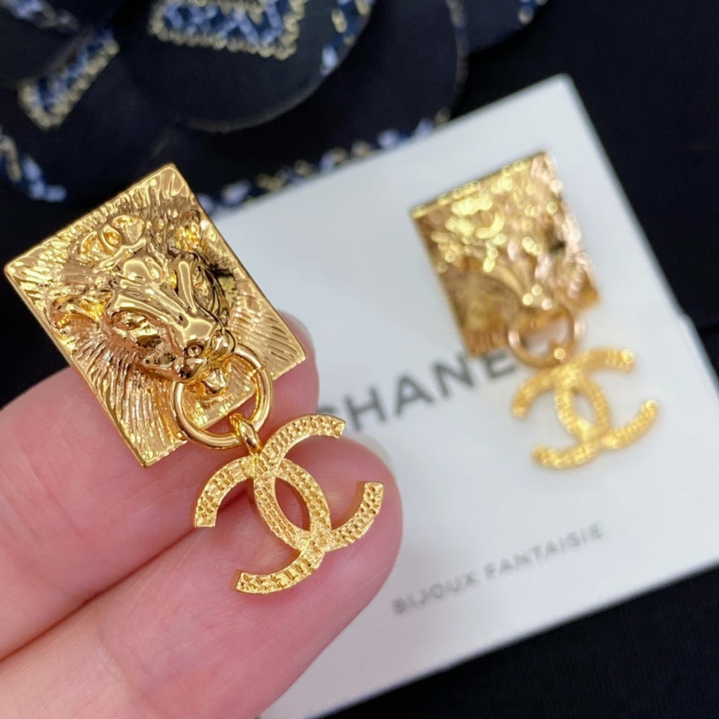 Chanel Lion Sharp Earrings - 18K Yellow Gold