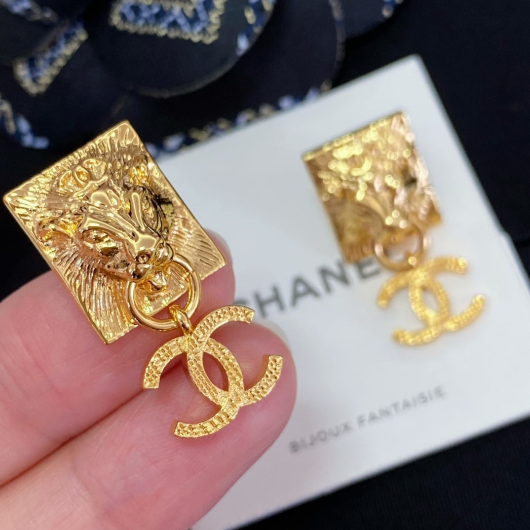Chanel Lion Sharp Earrings - 18K Yellow Gold