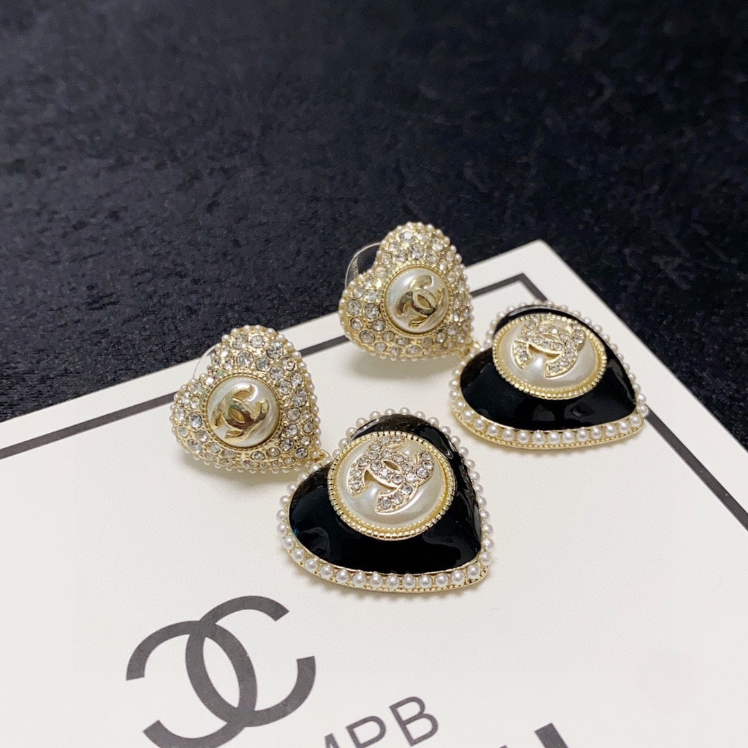 Chanel Black Heart Earrings - 18K Yellow Gold