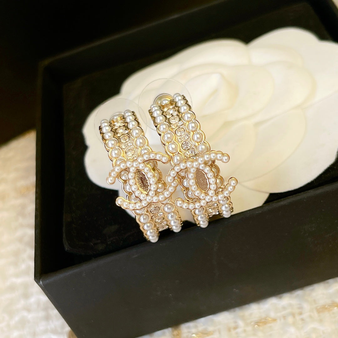 Chanel Pearl Earrings - 18K Yellow Gold