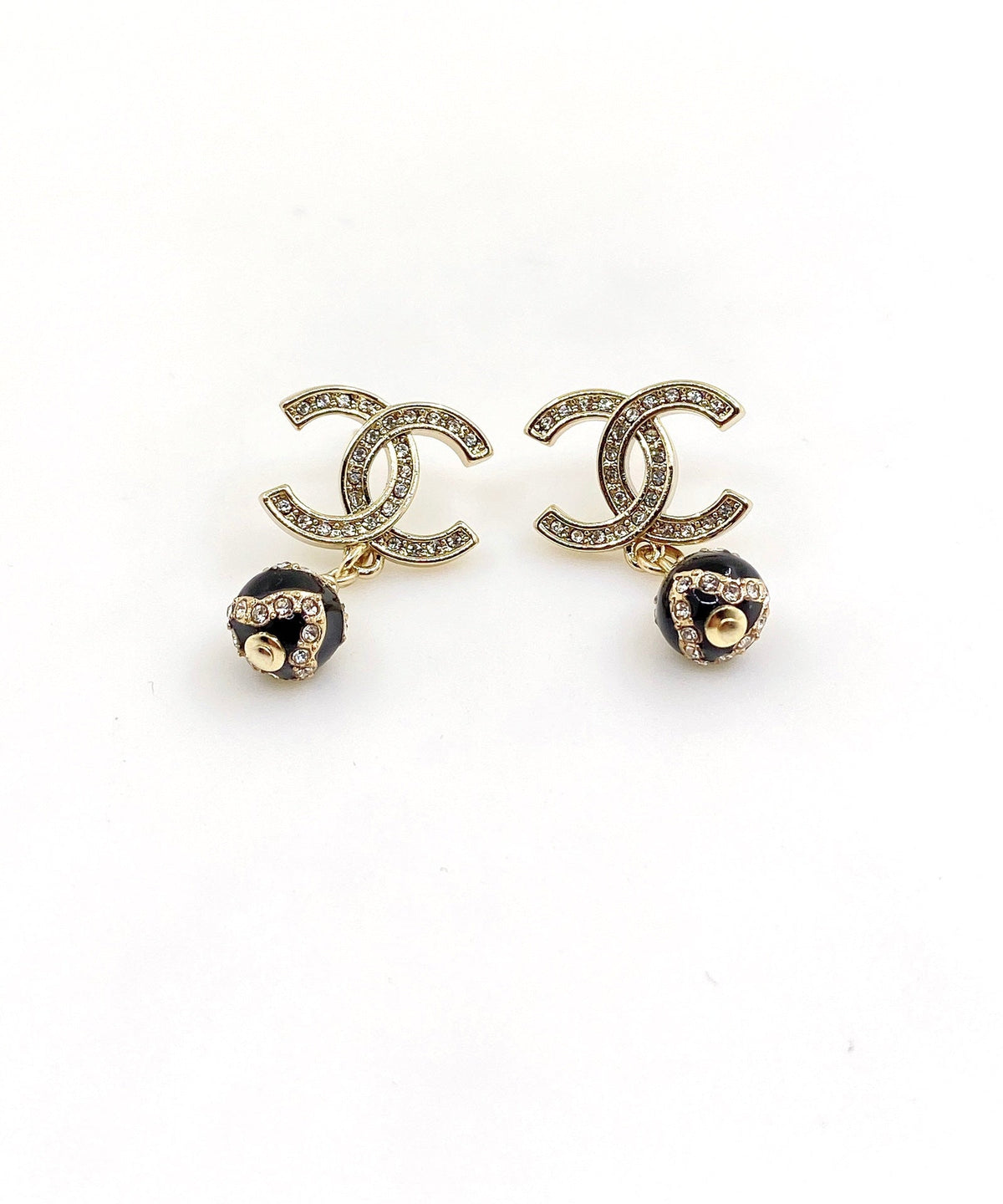 Chanel Pearl Pendant Earrings - 18K Yellow Gold