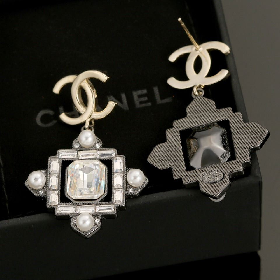 Chanel Crystal Earrings - 4 cm Height - 18K Yellow Gold