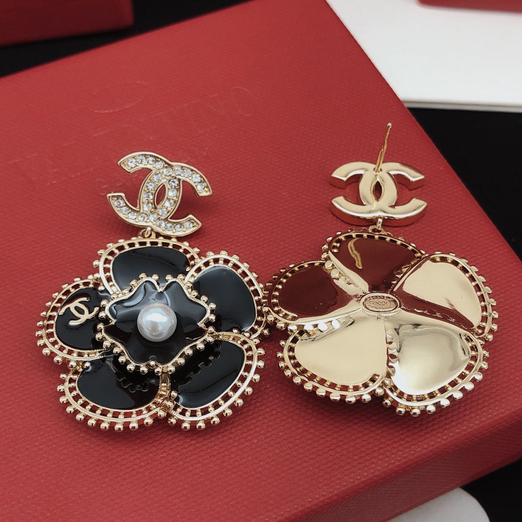 Chanel Camellia Diamond Earrings - 18K Yellow Gold