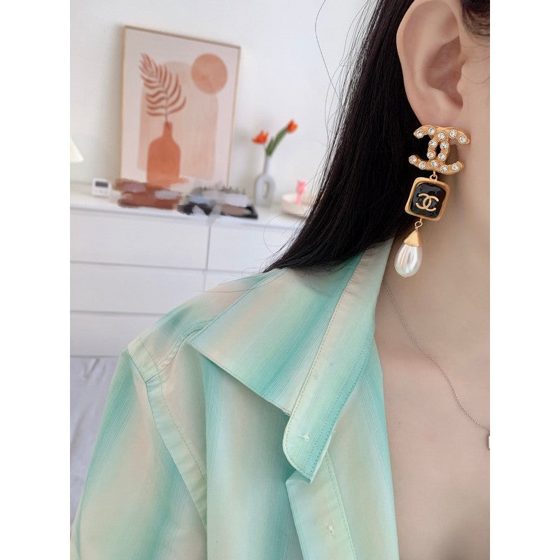 Chanel Long Pearl Pendant Earrings - 18K Yellow Gold