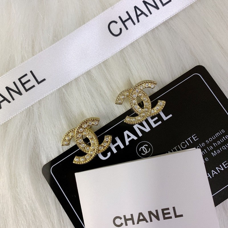 Chanel Pearl Earrings - 1.85 cm Height - 18K Yellow Gold