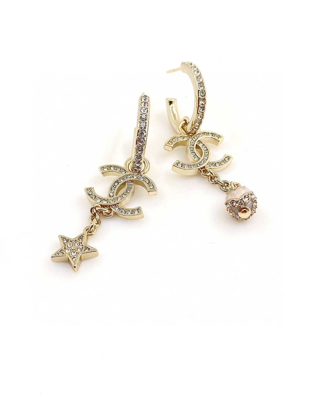 Chanel Pearl Long Pendant Earrings - 18K Yellow Gold