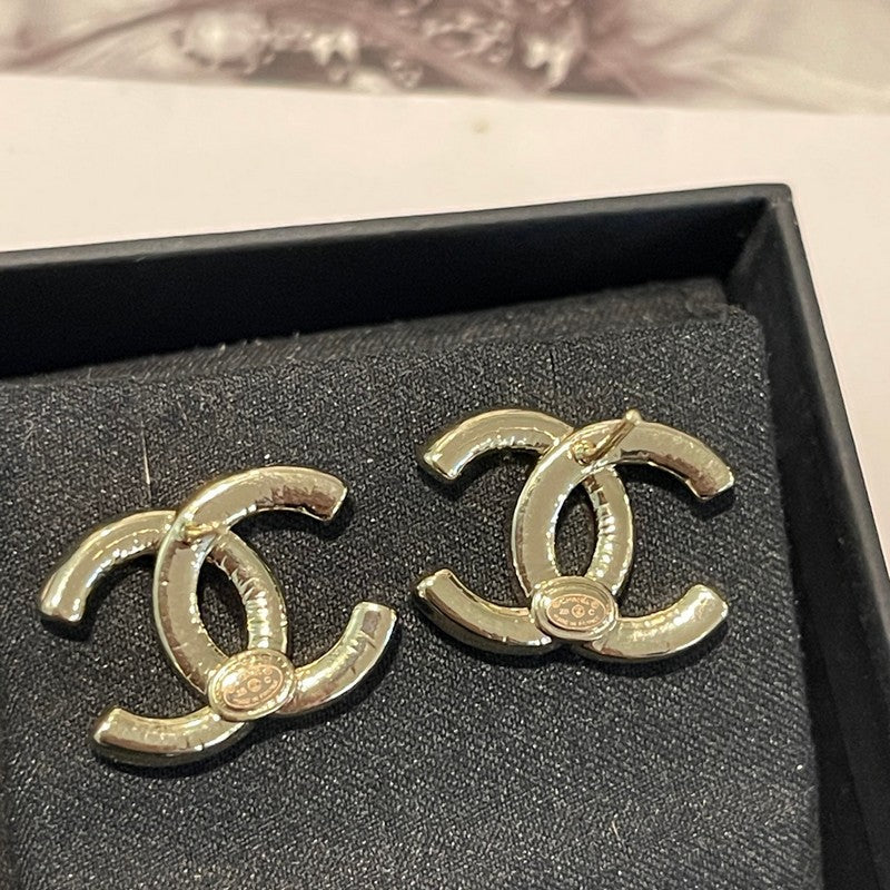 Chanel 26C Black Gold Diamond Earrings - 18K Yellow Gold