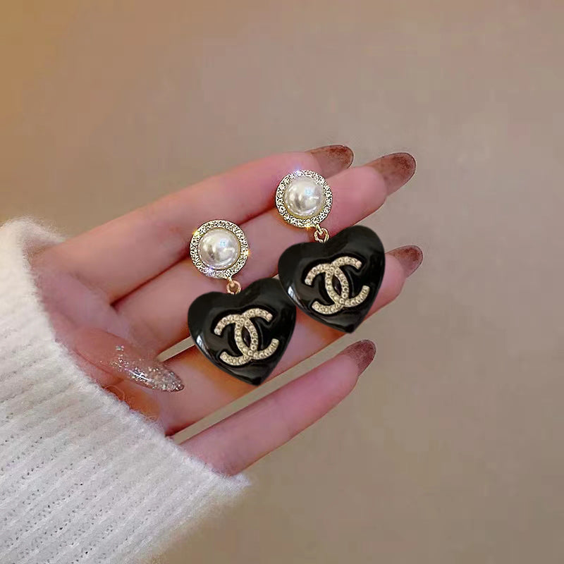 Chanel Black Heart Earrings - 18K Yellow Gold