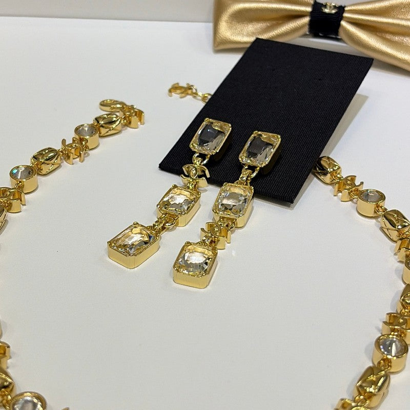 Chanel 26P Crystal Earrings - 18K Yellow Gold