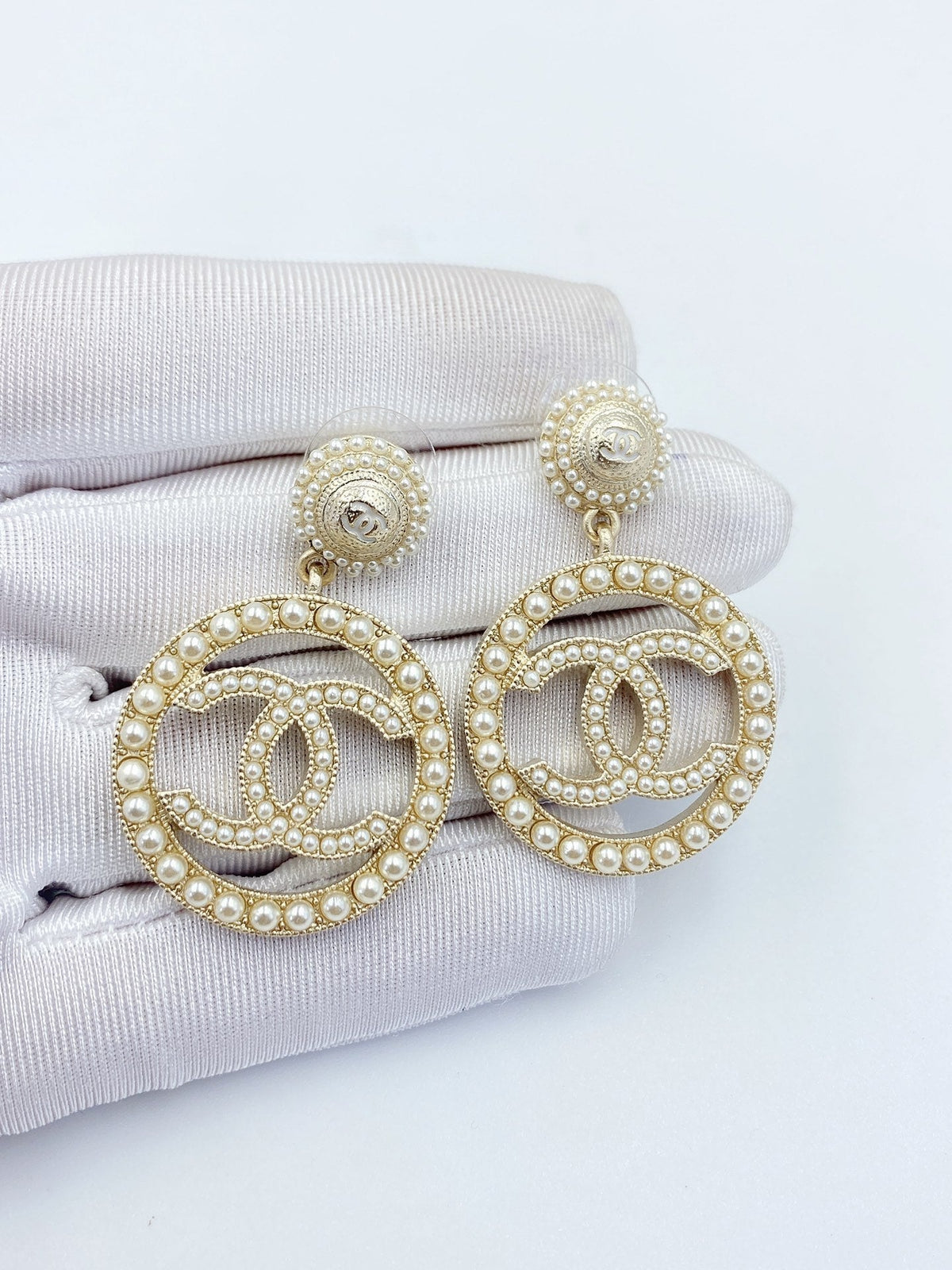 Chanel Pearl Earrings - 18K Yellow Gold
