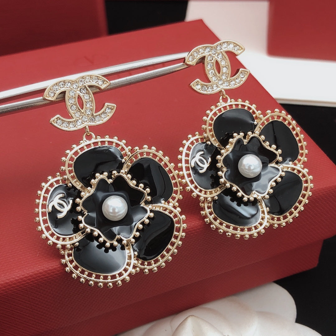 Chanel Camellia Diamond Earrings - 18K Yellow Gold