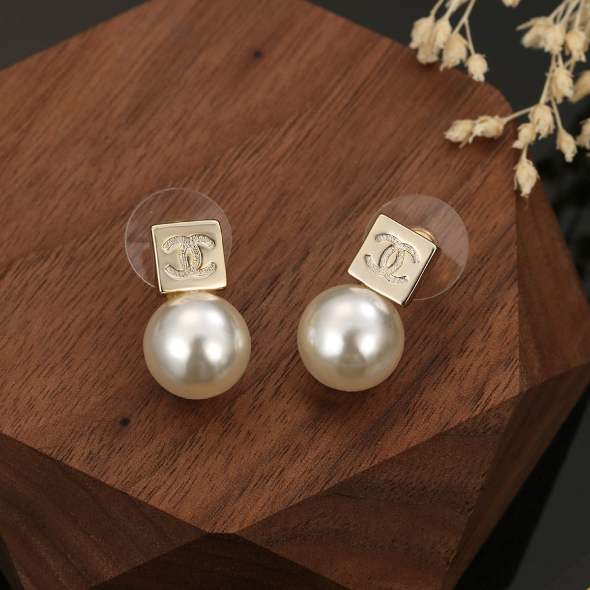 Chanel Pearl Earrings - 18K Yellow Gold