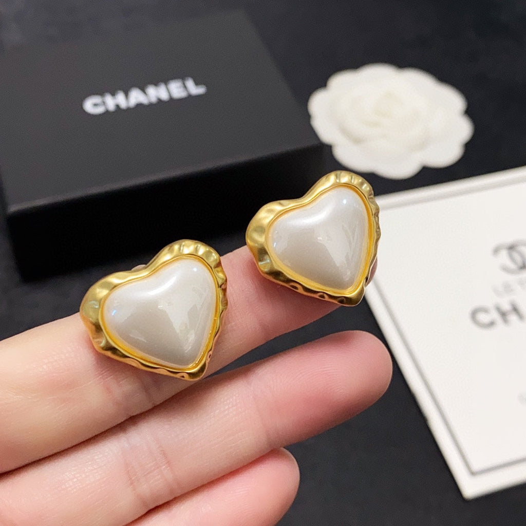 Chanel Heart Pearl Earrings - 18K Yellow Gold