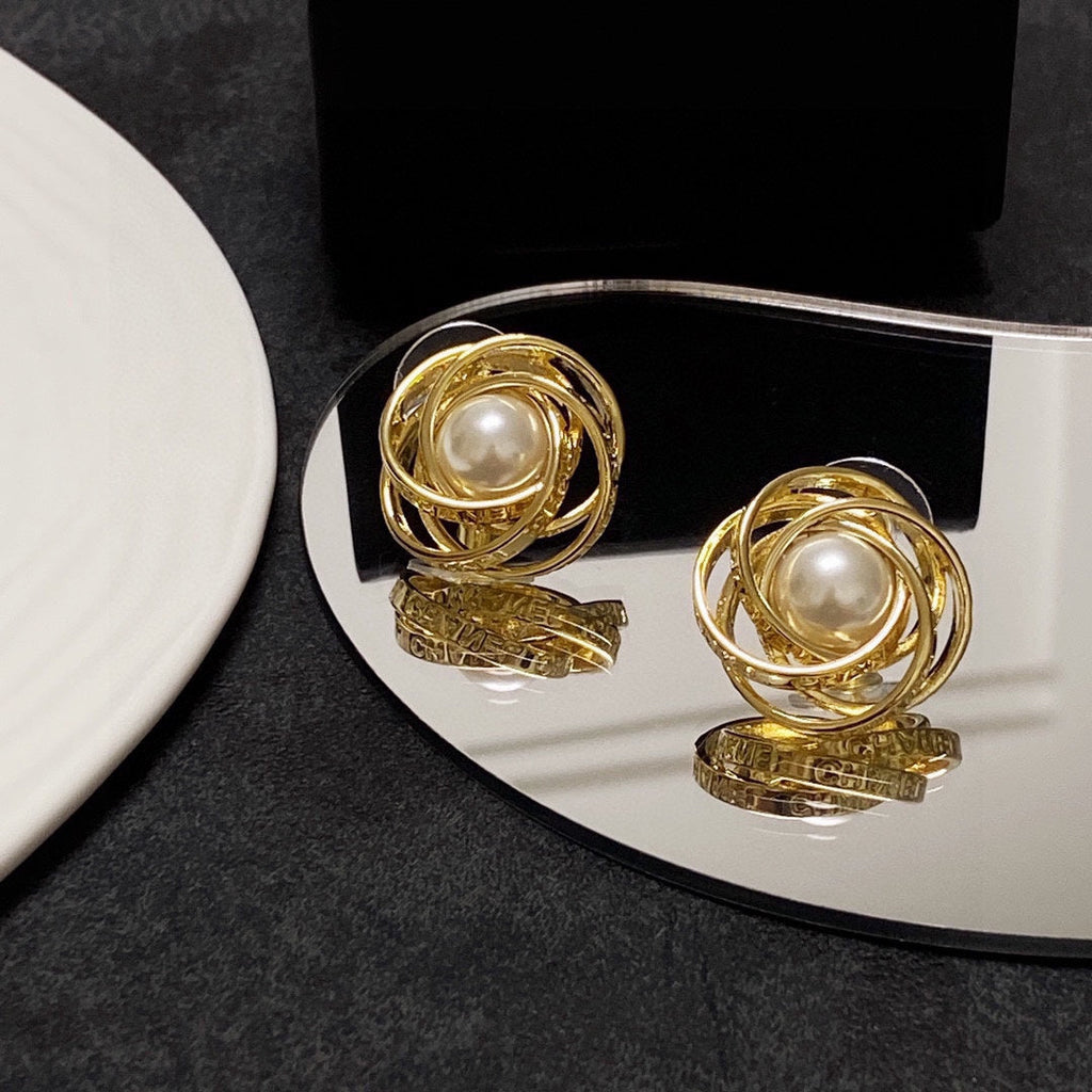 Chanel Pearl Earrings - 18K Yellow Gold
