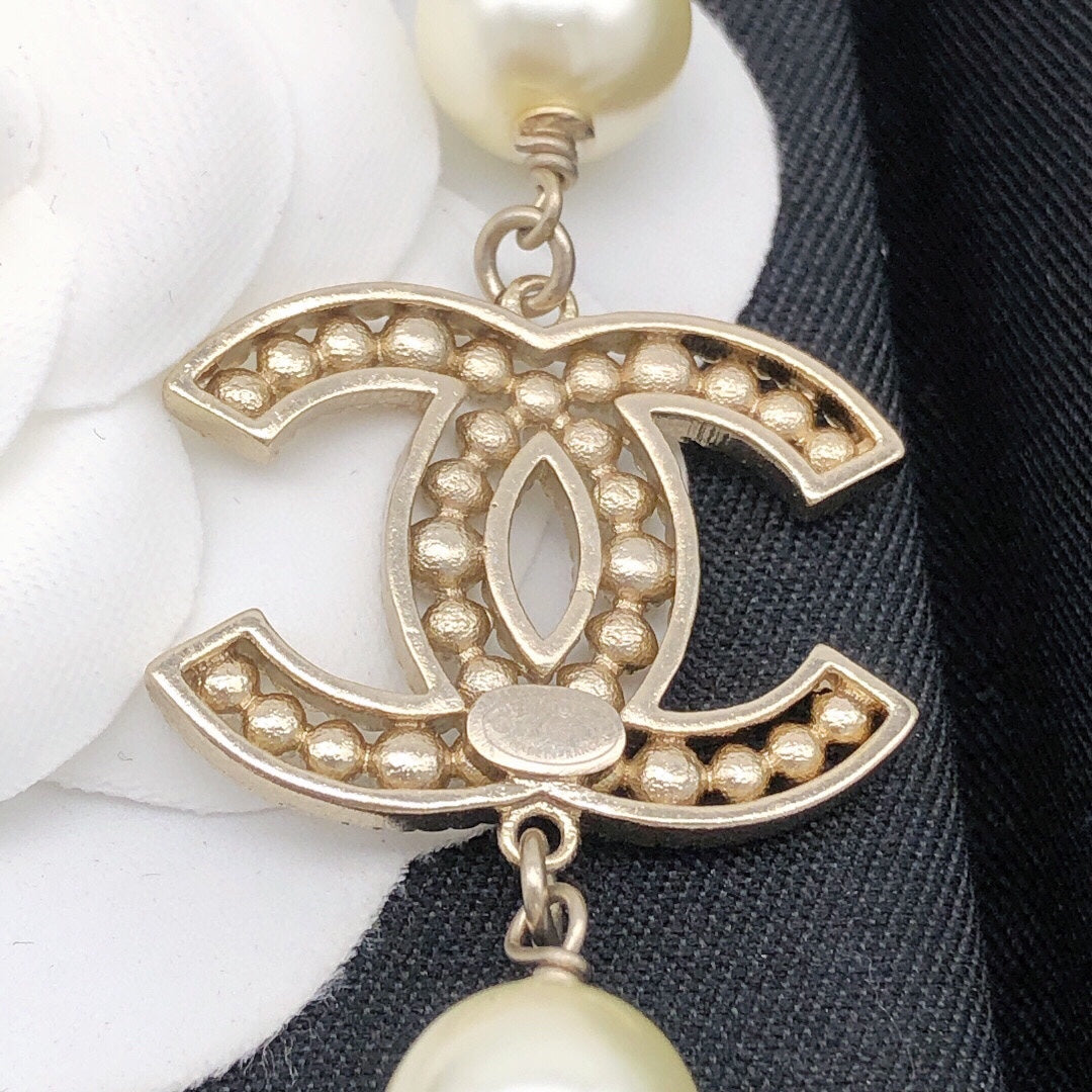Chanel Flower Pearls Chain Necklace