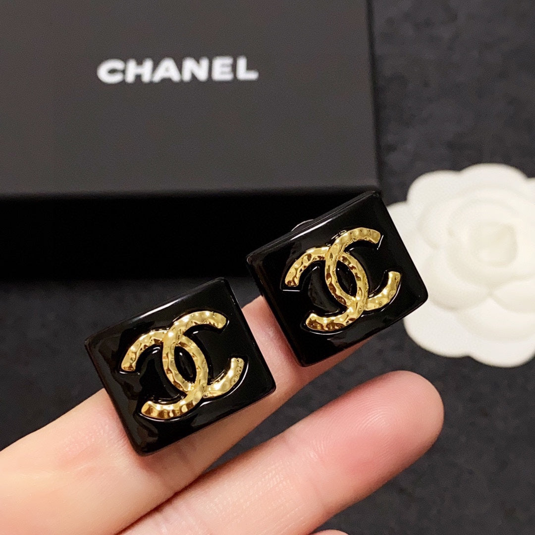Chanel Black Resin Square Earrings - 18K Yellow Gold