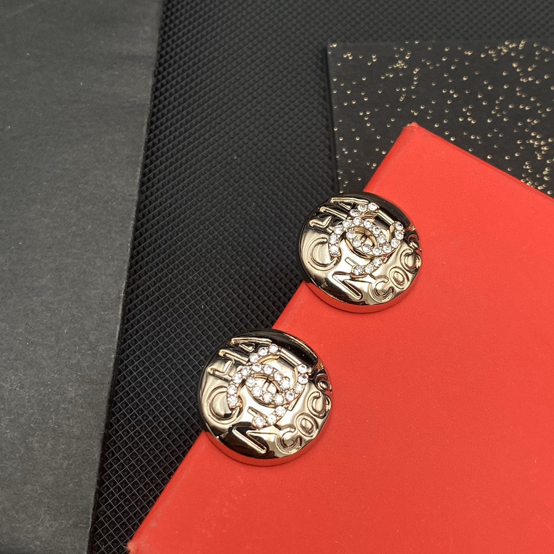 Chanel Circle Diamond Earrings - 18K Yellow Gold