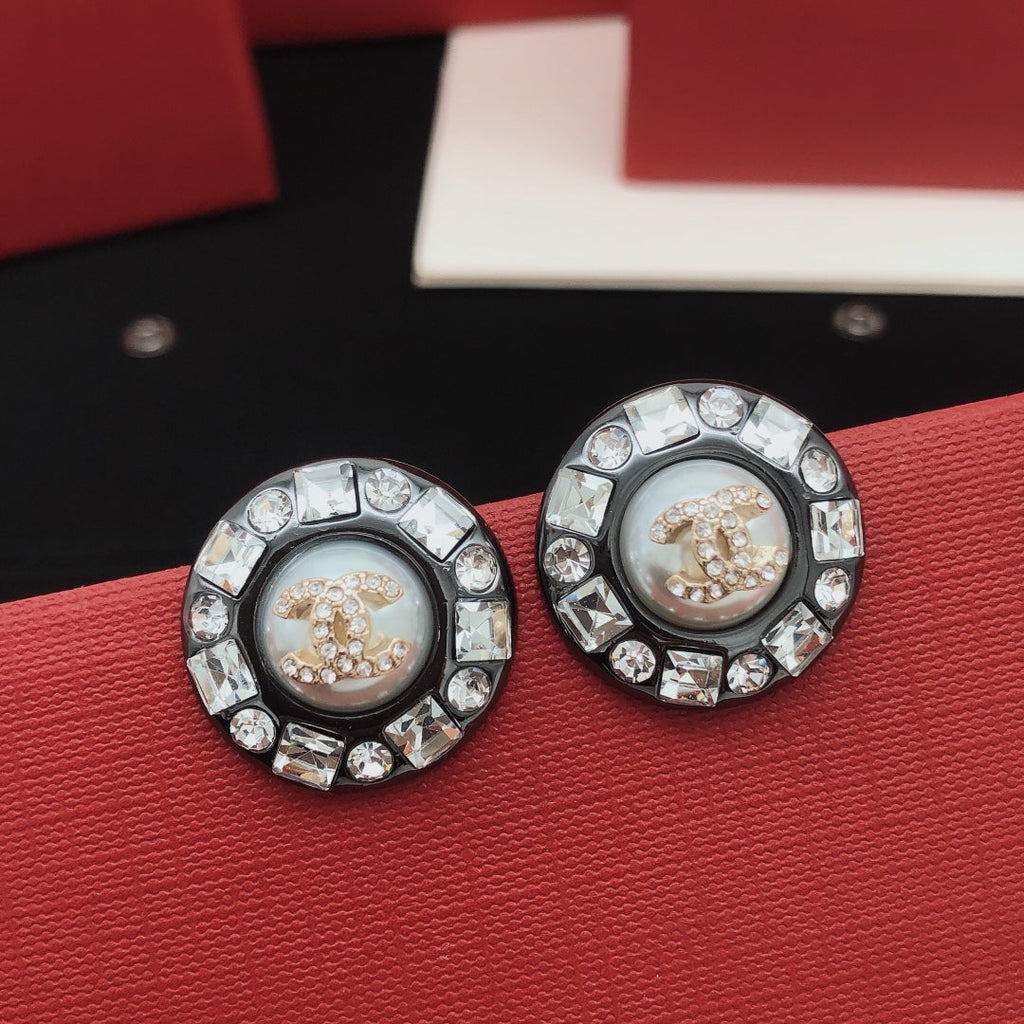 Chanel Crystals Black Earrings - 18K Yellow Gold