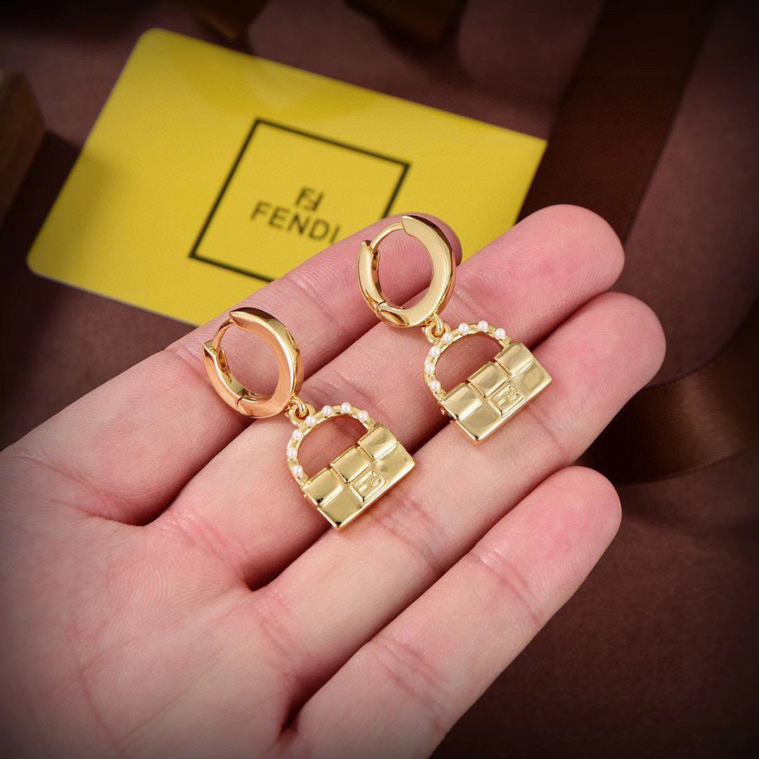 Bag Pendant Pearl Earrings - 18K Yellow Gold