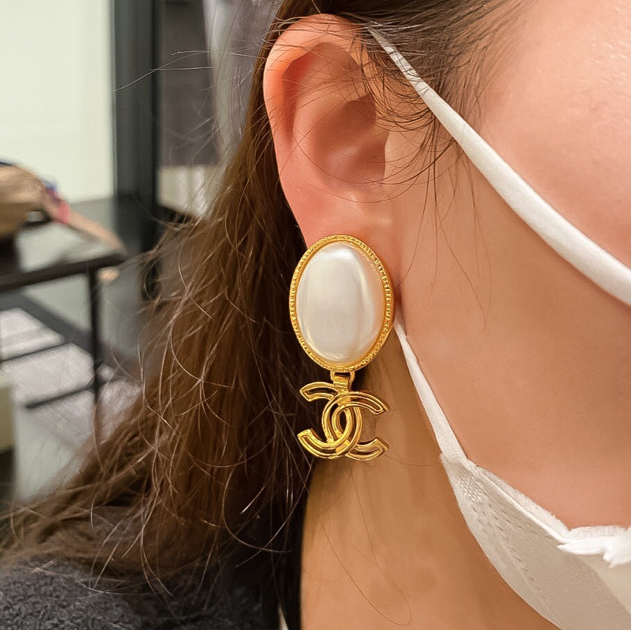 Chanel Big Pearl Pendant Earrings - 18K Yellow Gold