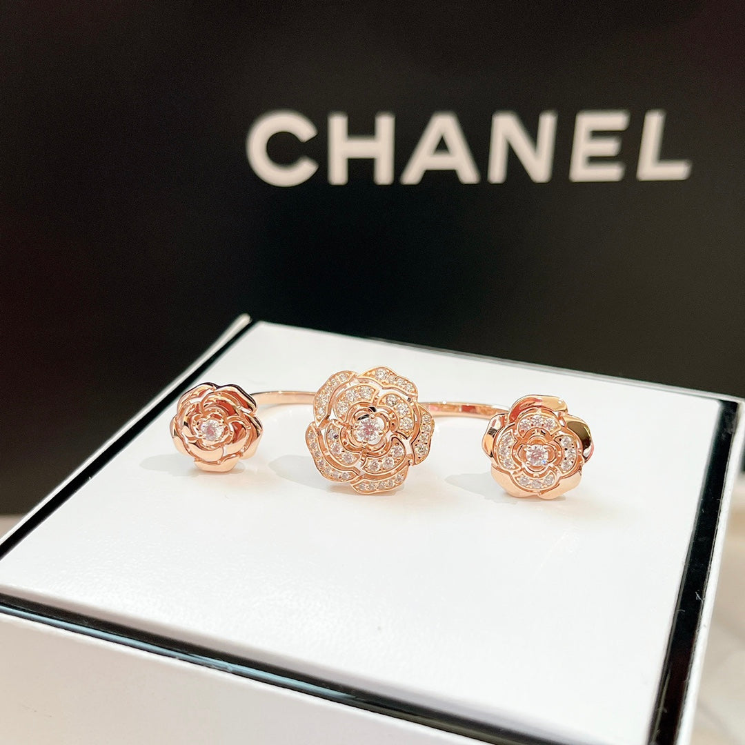 Chanel Extrait De Camelia Transformable Ring - 18K Gold