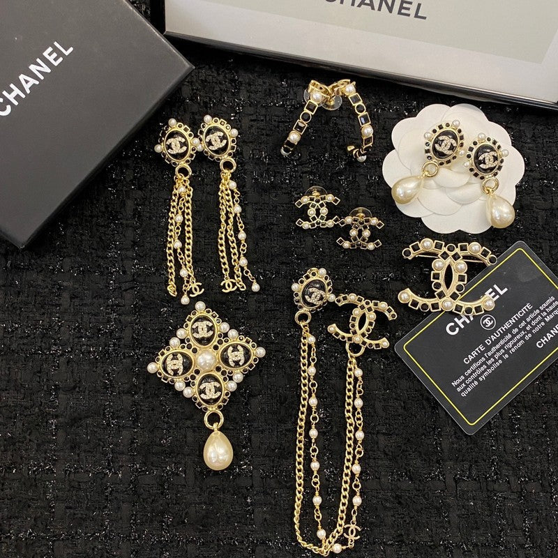 Chanel Pearl Pendant Gold Brooch