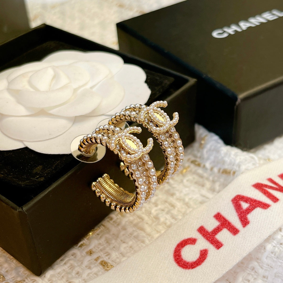 Chanel Pearl Earrings - 18K Yellow Gold