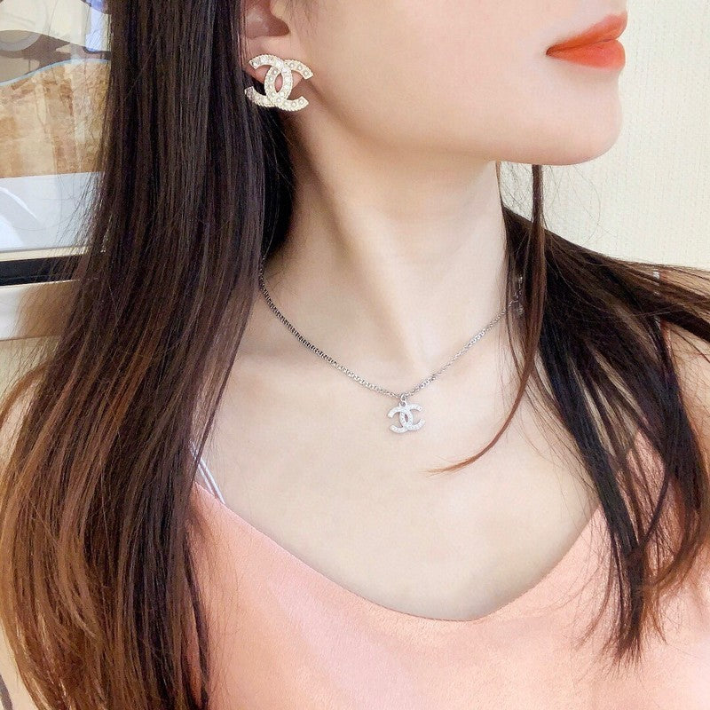 Chanel Pearl Earrings - 1.85 cm Height - 18K Yellow Gold